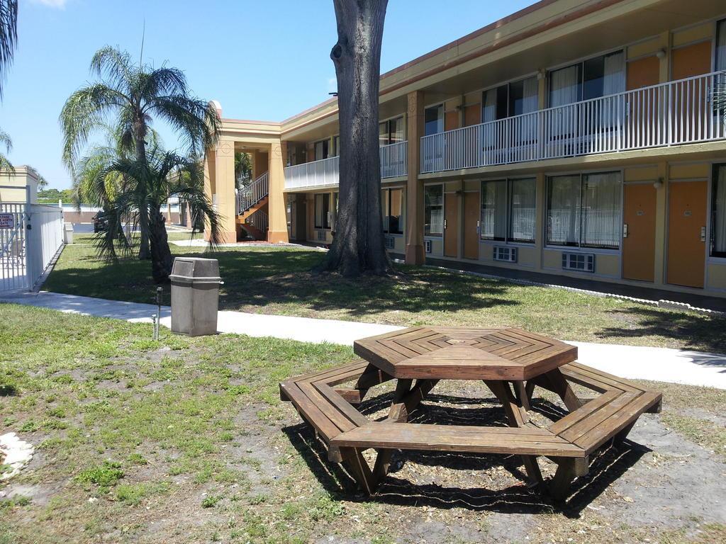 Quality Inn Saint Petersburg North-Tampa Bay Exterior foto